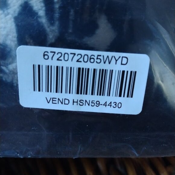 Soft & Cozy Throw Blanket & Booties Sz Large Faux Fur Cheetah Animal Print NEW - Picture 5 of 6